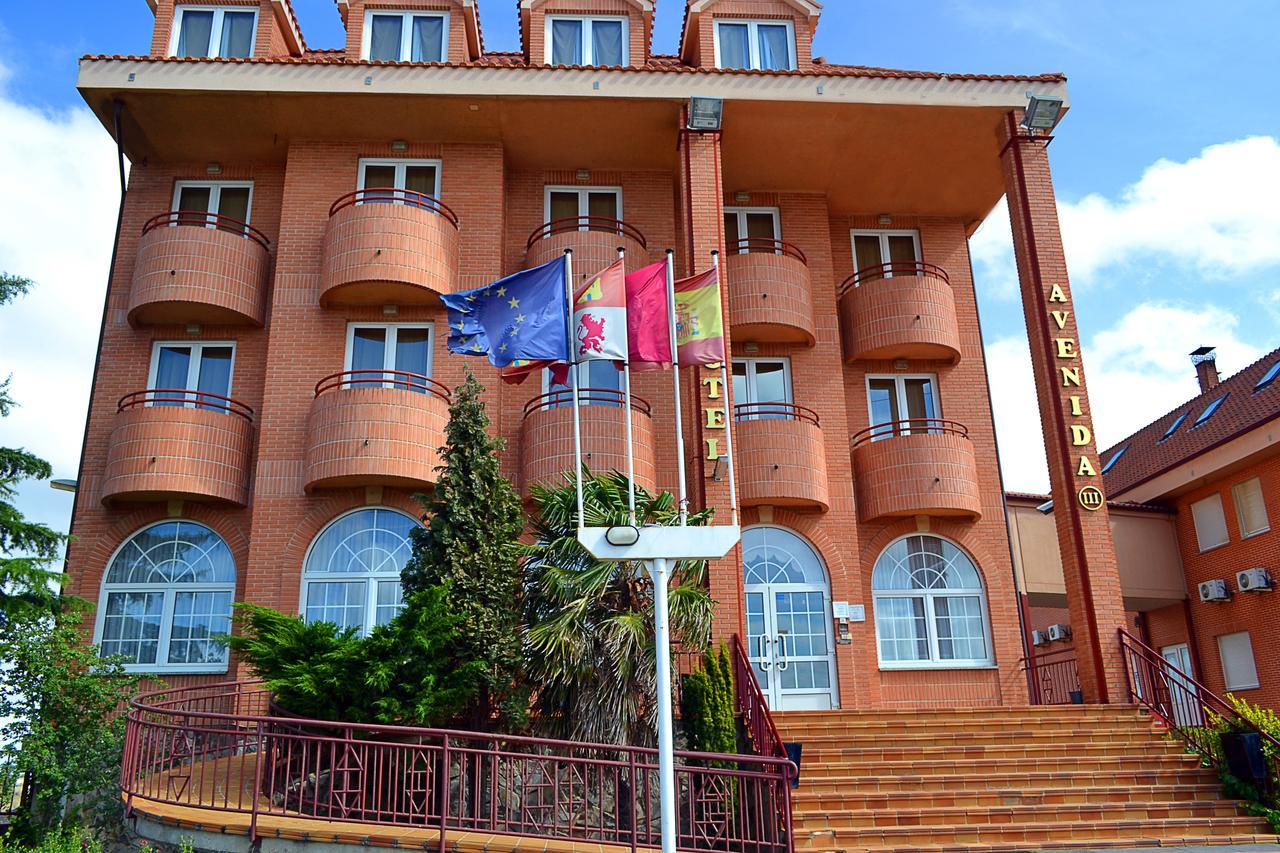 Hotel Avenida III Villadangos del Páramo Kültér fotó