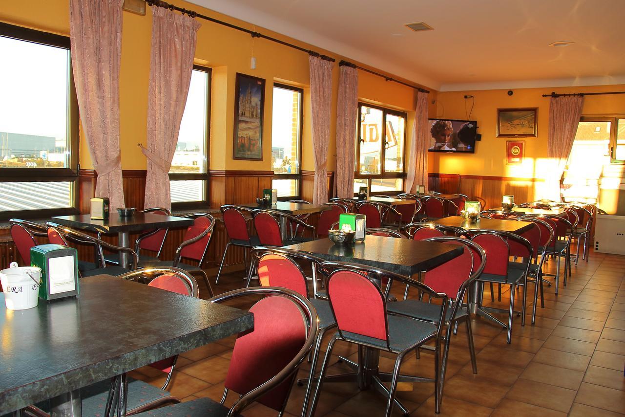 Hotel Avenida III Villadangos del Páramo Kültér fotó