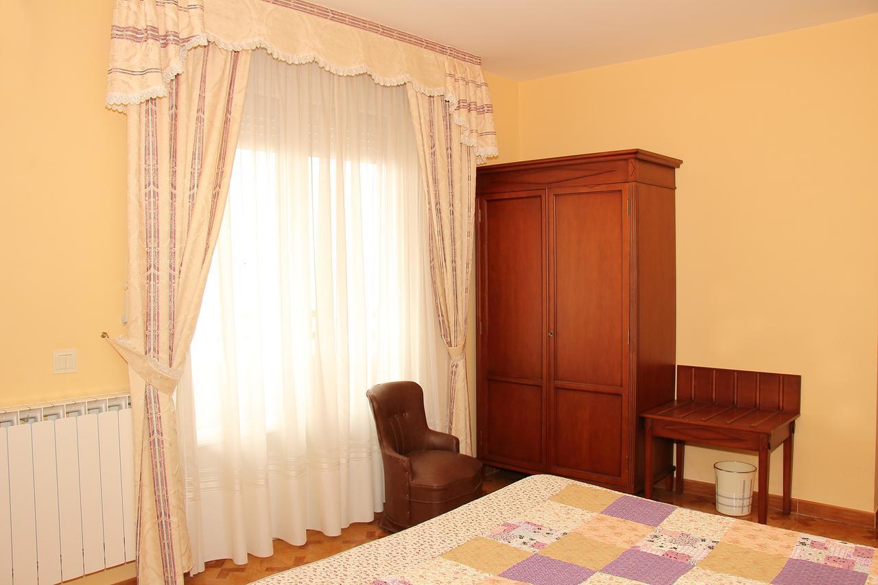 Hotel Avenida III Villadangos del Páramo Kültér fotó